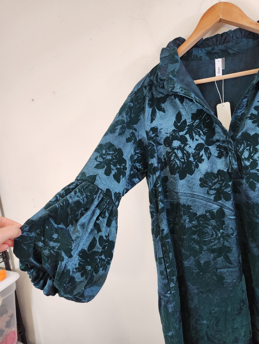 Glam Velvet Floral Dress - Picture 4 of 8